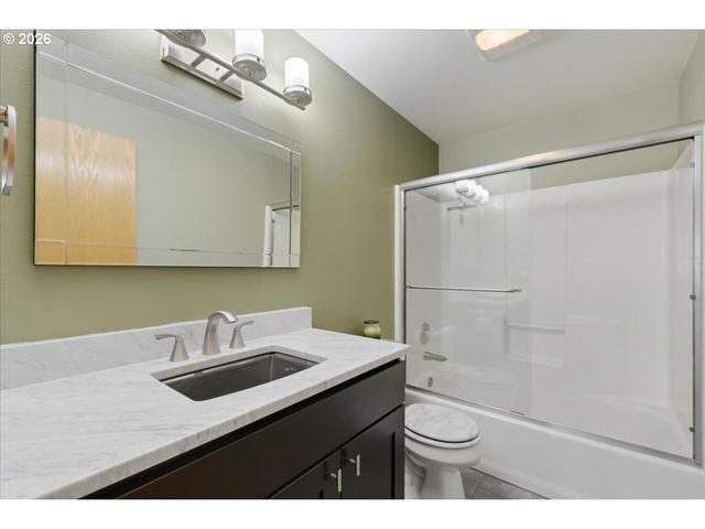 744 E HERITAGE Loop, La Center, WA 98629