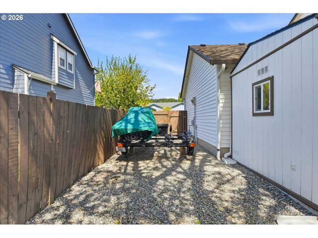 744 E HERITAGE Loop, La Center, WA 98629