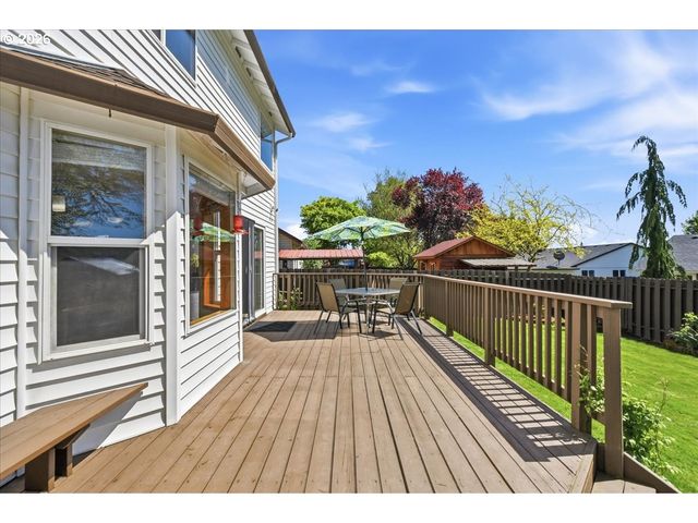 744 E HERITAGE Loop, La Center, WA 98629