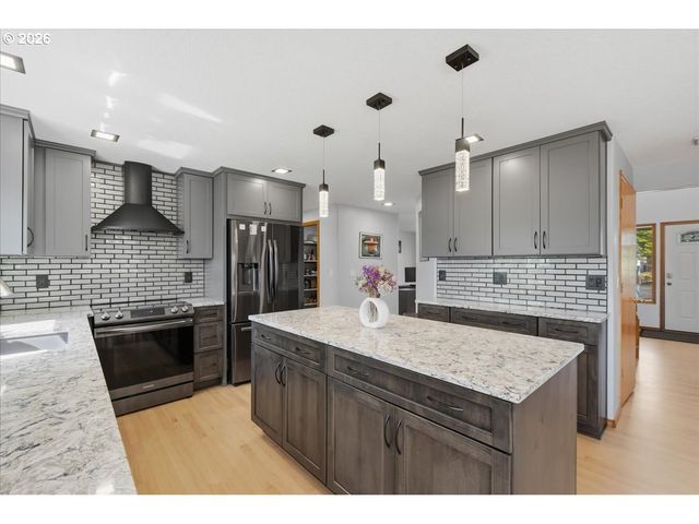 744 E HERITAGE Loop, La Center, WA 98629