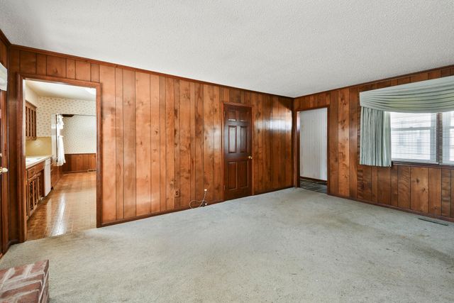 1148 E Woodland Street, Springfield, MO 65807