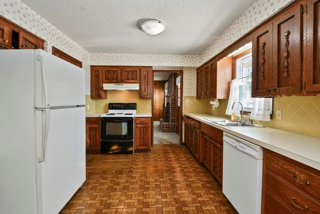 1148 E Woodland Street, Springfield, MO 65807