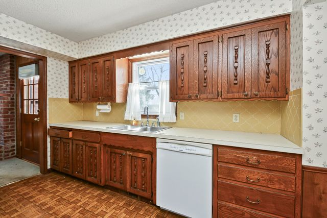 1148 E Woodland Street, Springfield, MO 65807