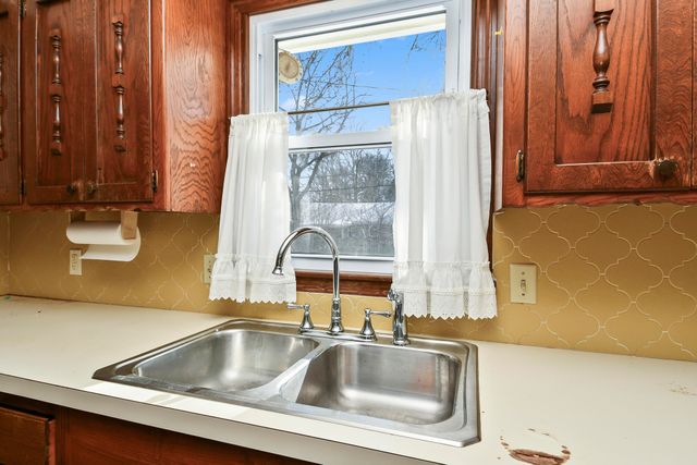 1148 E Woodland Street, Springfield, MO 65807