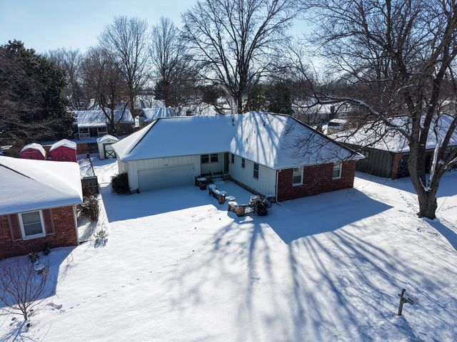 1148 E Woodland Street, Springfield, MO 65807