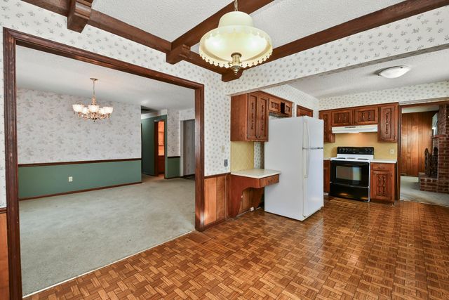 1148 E Woodland Street, Springfield, MO 65807