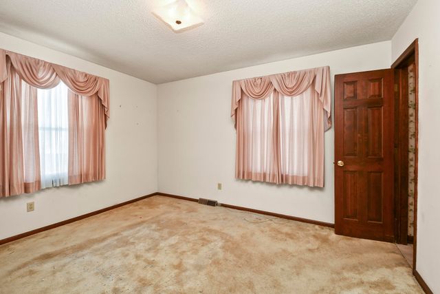 1148 E Woodland Street, Springfield, MO 65807