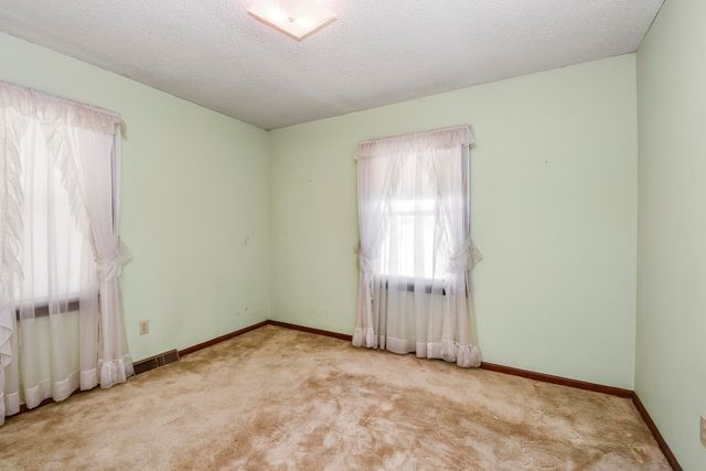 1148 E Woodland Street, Springfield, MO 65807