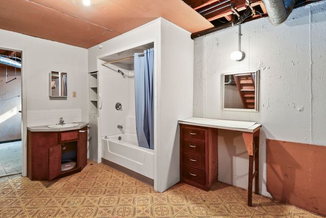 1148 E Woodland Street, Springfield, MO 65807