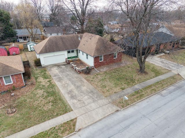 1148 E Woodland Street, Springfield, MO 65807