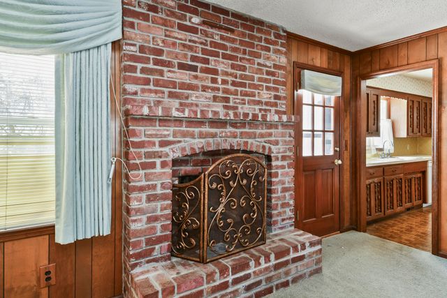 1148 E Woodland Street, Springfield, MO 65807