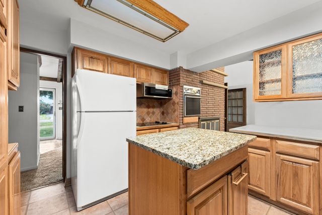 219 Ottawa Drive, Troy, MI 48085