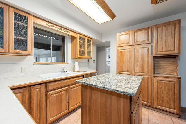 219 Ottawa Drive, Troy, MI 48085