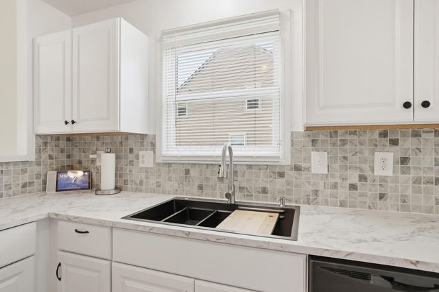 321 Amber Light Circle, Delaware, OH 43015