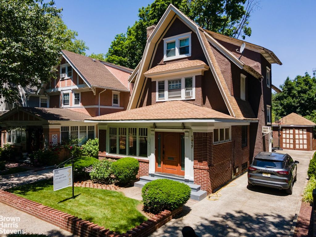 1917 GLENWOOD Road, New York City, NY 11230
