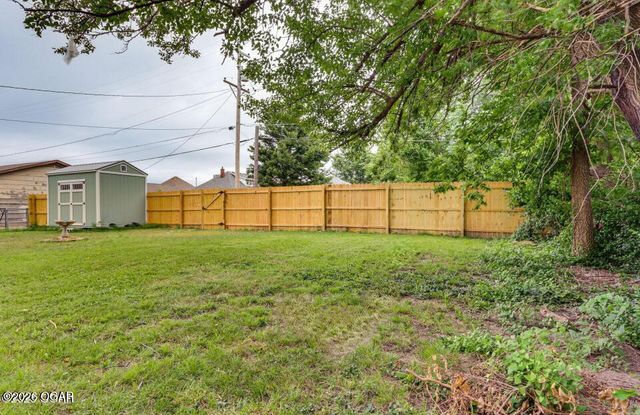 729 S High Avenue A & B, Joplin, MO 64801