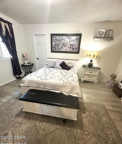 729 S High Avenue A & B, Joplin, MO 64801