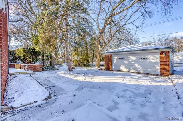 2703 Downey Drive, Troy, MI 48083