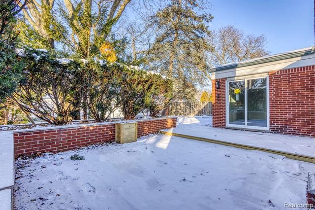 2703 Downey Drive, Troy, MI 48083