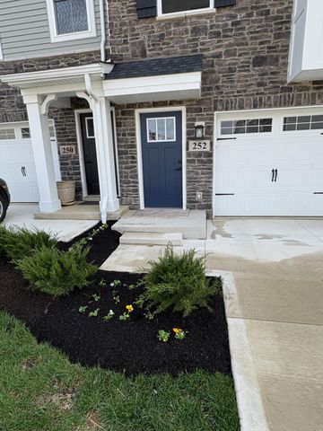252 Via Corso, Delaware, OH 43015