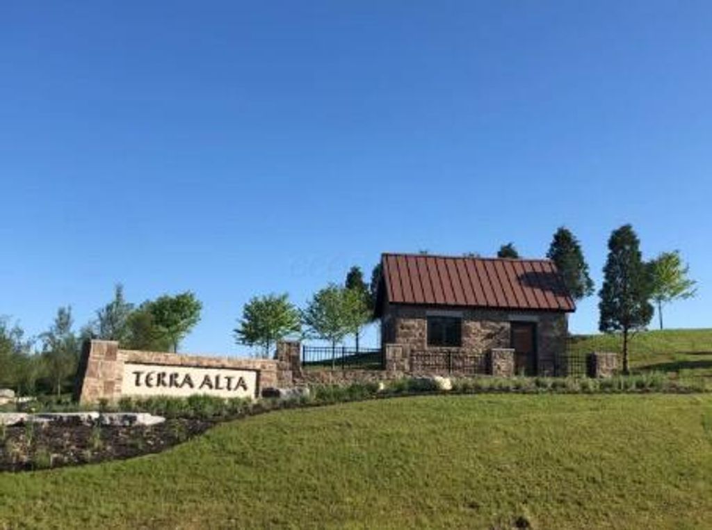 252 Via Corso, Delaware, OH 43015