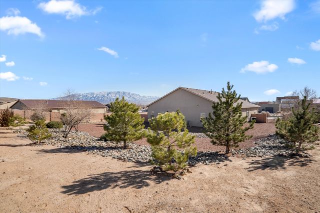 2513 Istle Road NE, Rio Rancho, NM 87124