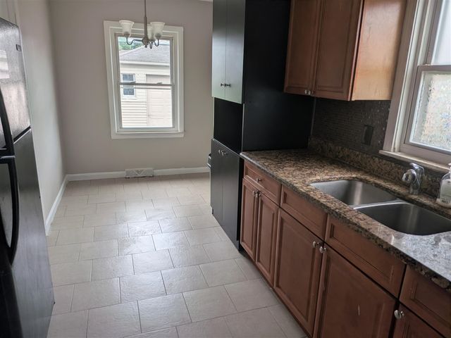 6236 Kenilworth Street, Dearborn, MI 48126