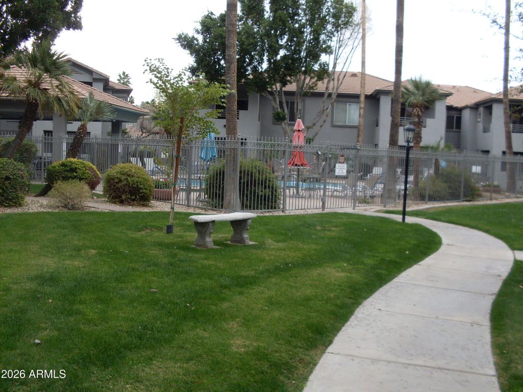 7401 W Arrowhead Clubhouse Drive 1001, Glendale, AZ 85308 — photo 2