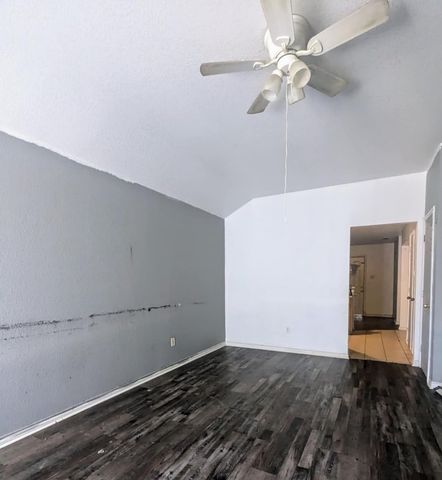 5208 Carol Avenue, Fort Worth, TX 76105