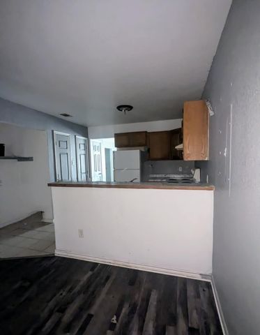 5208 Carol Avenue, Fort Worth, TX 76105