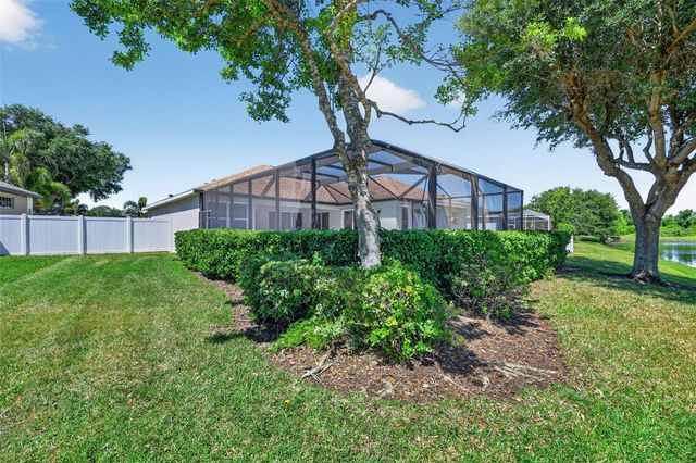 13332 PURPLE FINCH CIR, Lakewood Ranch, FL 34202