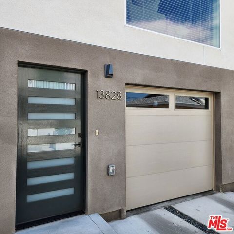 13826 Bessemer Street 13828, Los Angeles, CA 91401