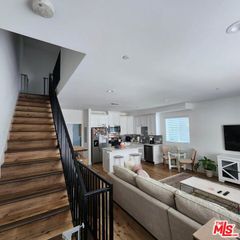 13826 Bessemer Street 13828, Los Angeles, CA 91401