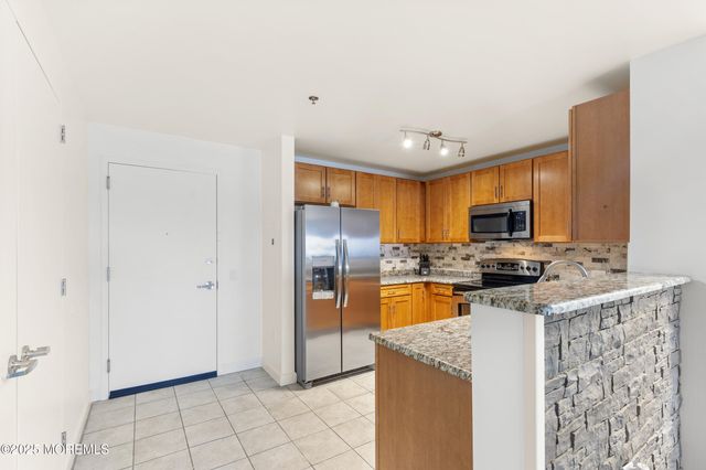 1 Carriage City Plaza, 711, Rahway, NJ 07065