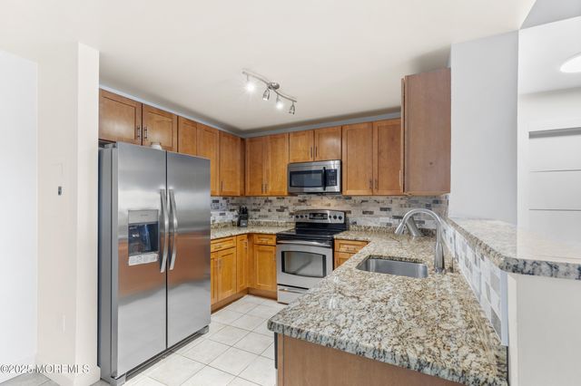 1 Carriage City Plaza, 711, Rahway, NJ 07065