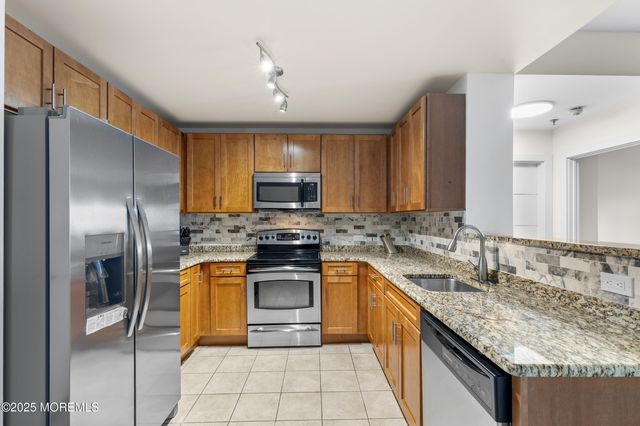 1 Carriage City Plaza, 711, Rahway, NJ 07065