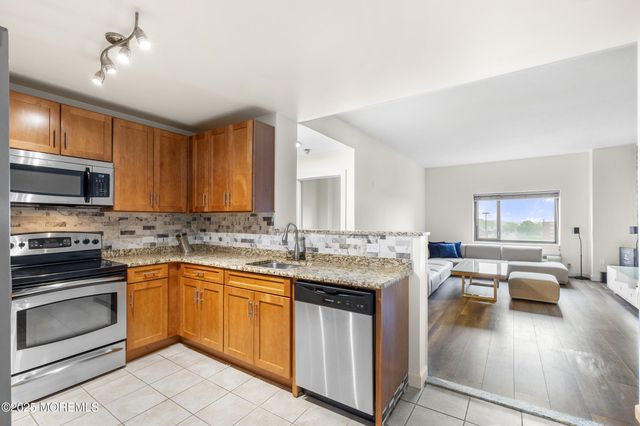 1 Carriage City Plaza, 711, Rahway, NJ 07065
