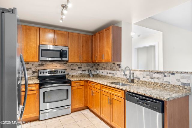 1 Carriage City Plaza, 711, Rahway, NJ 07065