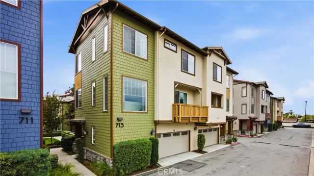 713 S Azusa Avenue A, Azusa, CA 91702