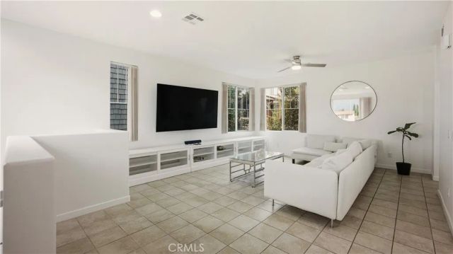 713 S Azusa Avenue A, Azusa, CA 91702