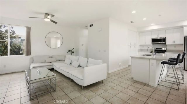 713 S Azusa Avenue A, Azusa, CA 91702