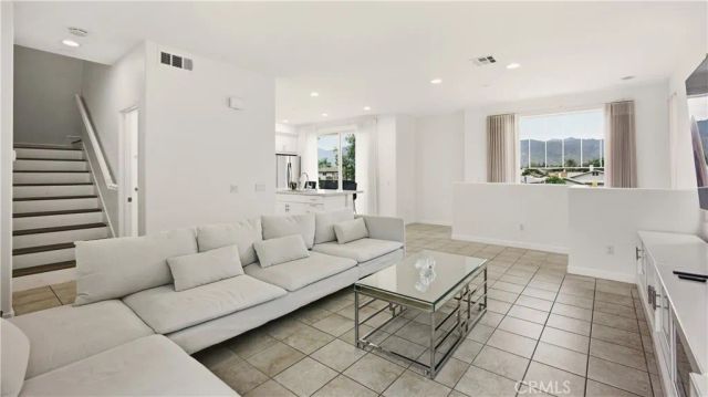 713 S Azusa Avenue A, Azusa, CA 91702