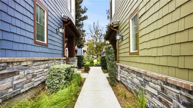 713 S Azusa Avenue A, Azusa, CA 91702