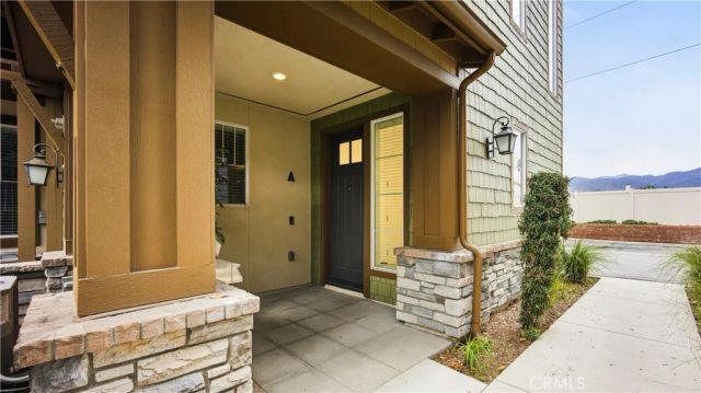 713 S Azusa Avenue A, Azusa, CA 91702