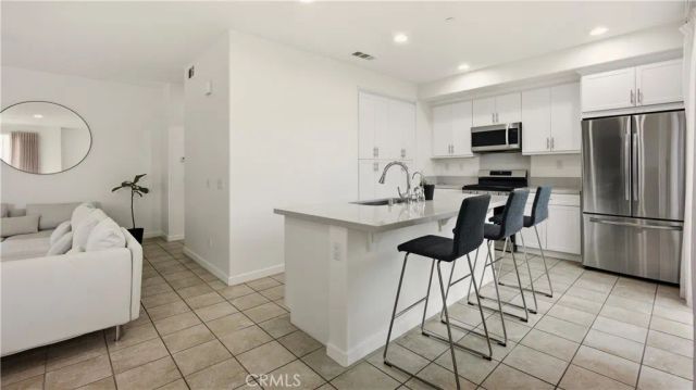 713 S Azusa Avenue A, Azusa, CA 91702