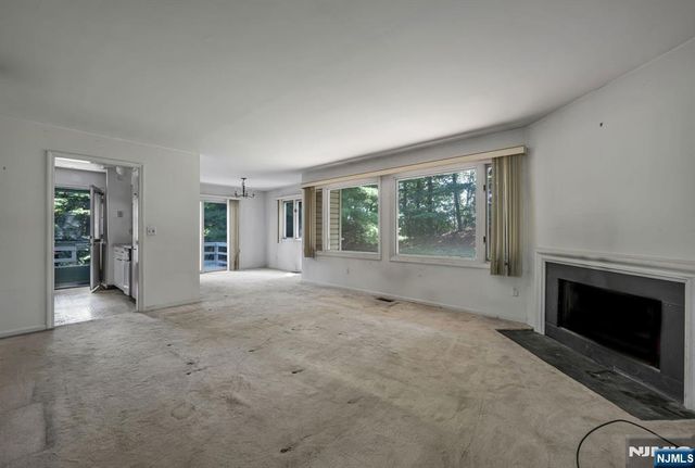 14 Parsons Court, Mahwah, NJ 07430