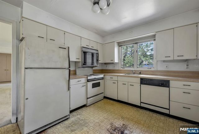 14 Parsons Court, Mahwah, NJ 07430