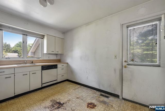 14 Parsons Court, Mahwah, NJ 07430