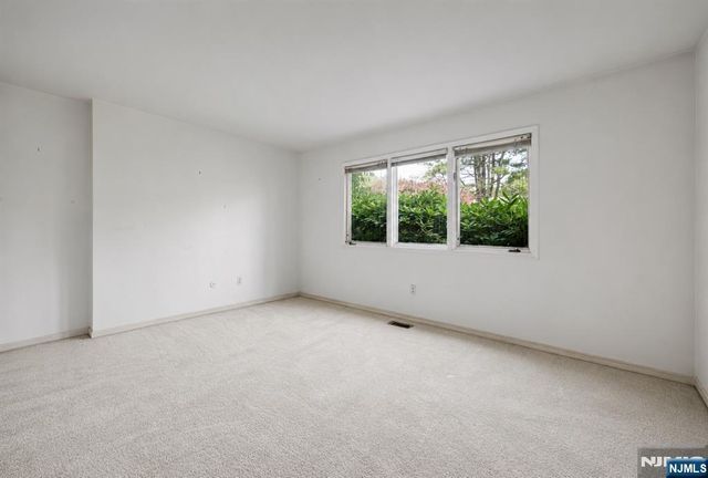 14 Parsons Court, Mahwah, NJ 07430