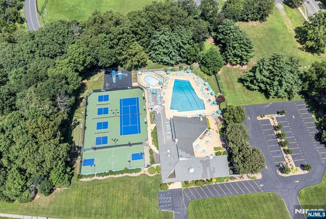 14 Parsons Court, Mahwah, NJ 07430